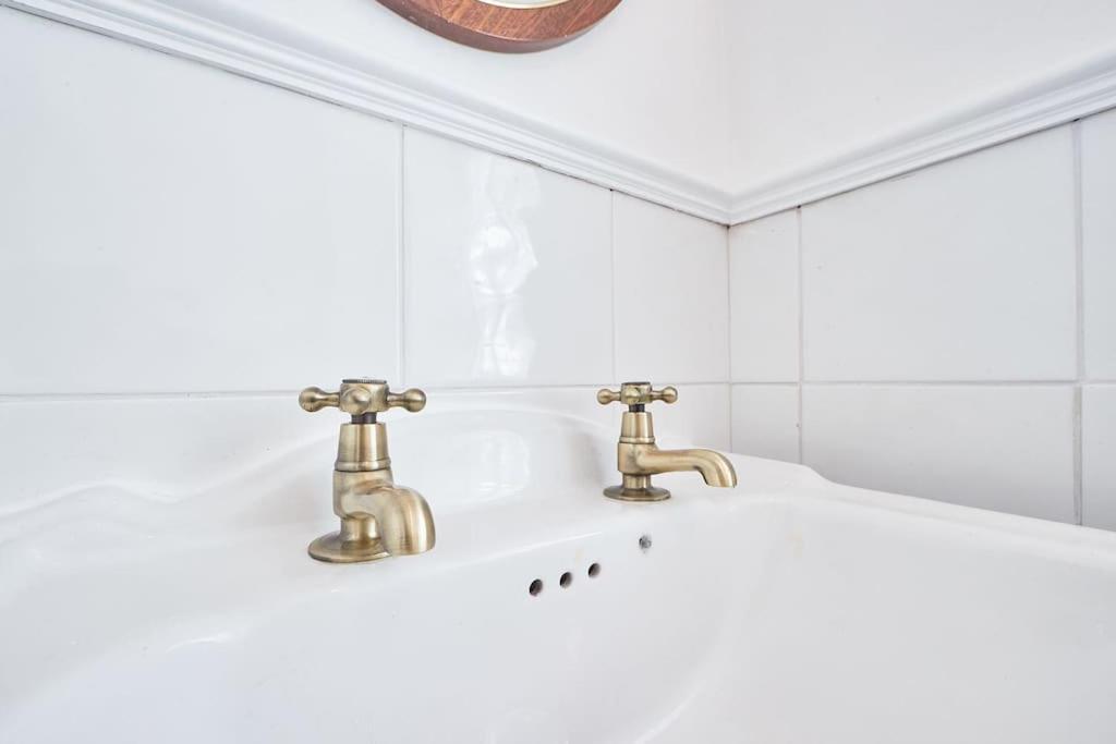 Abbey View Cottage 휫비 외부 사진