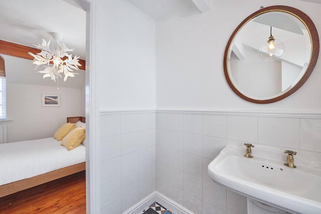 Abbey View Cottage 휫비 외부 사진