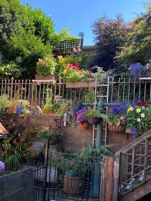 Abbey View Cottage 휫비 외부 사진