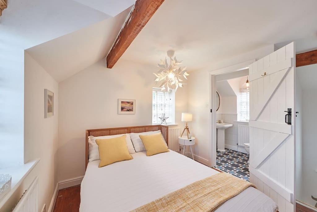 Abbey View Cottage 휫비 외부 사진